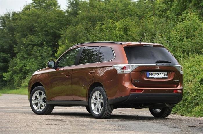 Mitsubishi Outlander trešā paaudze: specifikācijas un dizains