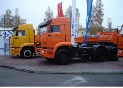 KamAZ 5460 - mūsdienu seglu KamAZ kravas automašīnu vadītājs.